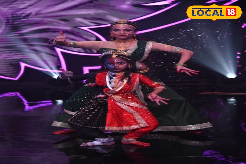শহরের মানুষ বলছেন— “হায়দারপাড়ার সেই ছোট্ট ঘরের মেয়েটি আজ দেশের গর্ব।” নাচের তালেই সে যেন নতুন প্রজন্মের স্বপ্নের প্রতীক হয়ে উঠেছে। ছবি ও তথ্য : ঋত্বিক ভট্টাচার্য