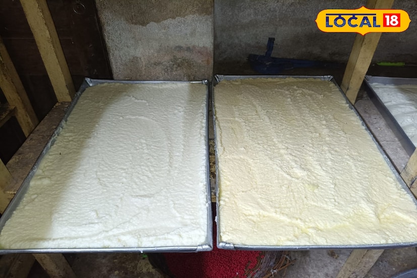 কালনার বারুইপাড়া এলাকার খ্যাতনামা মিষ্টি ব্যবসায়ী অভিজিৎ মোদক জানালেন, “আমরা কানাডা, ডেনমার্ক, আমেরিকা সহ দেশের বাইরের বহু জায়গায় কালনার সন্দেশ পাঠাই। বিশেষভাবে প্যাকিং করার কারণে ১৫ থেকে ২০ দিন পর্যন্ত সন্দেশ একেবারে তাজা থাকে।” বিদেশে থাকা বাঙালিরা দেশভ্রমণে এসে ফেরার সময় এই মিষ্টি সঙ্গে করে নিয়ে যান প্রিয়জনদের জন্য। তথ্য ও ছবি: বনোয়ারীলাল চৌধুরী