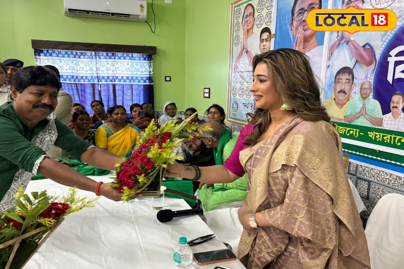 সভায় উপস্থিত ছিলেন অভিনেত্রী ও বিধায়িকা সায়ন্তিকা ব্যানার্জি, রাজ্যের মন্ত্রী চন্দ্রনাথ সিনহা, জেলা তৃণমূল কোর কমিটির সদস্য সুদীপ্ত ঘোষ সহ অন্যান্য নেতারা। রাজনৈতিক মহলের মতে, অনুব্রত মণ্ডলের বক্তব্য আসন্ন নির্বাচনের আগে দলের অভ্যন্তরীণ ঐক্য জোরদার এবং বিরোধীদের বিভ্রান্তিমূলক প্রচারের বিরুদ্ধে প্রতিরোধ গড়ে তোলার এক স্পষ্ট ইঙ্গিত। ছবি ও তথ্য: সুদীপ্ত গড়াই