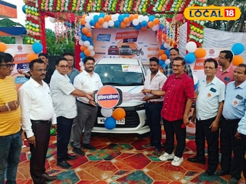 গাড়িতে পেট্রোল ভরে ১০ লক্ষ টাকার গাড়ি জিতলেন রাখাল