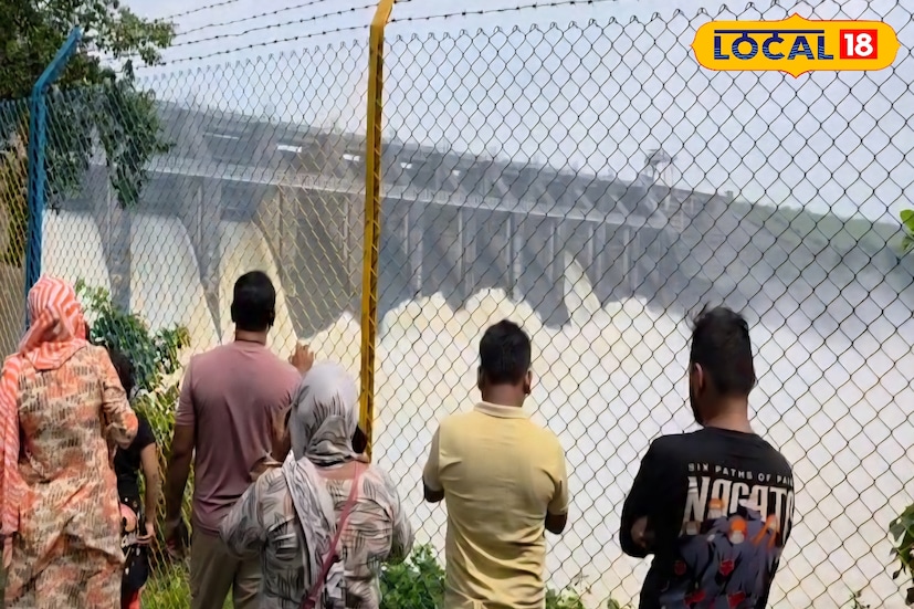 এরপরে আপনি মাইথনে গিয়ে পরিবার বন্ধু বান্ধবদের নিয়ে সময় কাটাতে পারবেন। সেখানে প্রকৃতির মনোরম পরিবেশ ও জলের স্নিগ্ধতা, সূর্য অস্ত যা দেখলে আপনার মন কার্যত ভালো হয়ে যাবে।(ছবি ও তথ্য : রিন্টু পাঁজা)