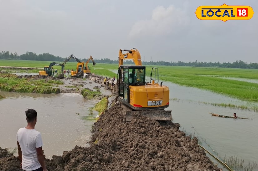 দফতরের আধিকারিক জানান, টানা আড়াই দিনের চেষ্টার পর রিং বাঁধ দেওয়া সম্ভব হয়েছে। মঙ্গলবার বিকেলের পর থেকে আর নোনা জল গ্রামে ঢুকতে পারবে না।