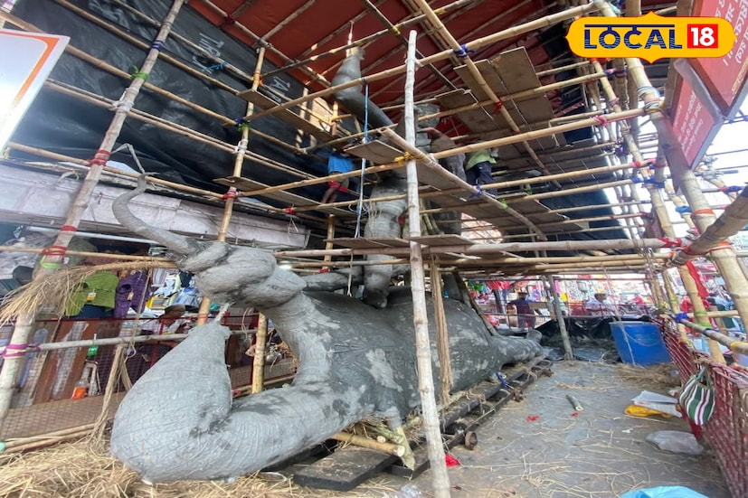 *প্রতিবছরের মতো এবারও বড়মা কালীপুজো ঘিরে ব্যাপক জনসমাগম হবে বলেই আশা করা হচ্ছে। ভক্তদের নিরাপত্তা ও পথ চলাচল স্বাভাবিক রাখতে বিশেষ ব্যবস্থা নেওয়া হচ্ছে বলে জানিয়েছেন পুজো কমিটির সদস্যরা। অরবিন্দ রোড এবং আশপাশের এলাকায় ইতিমধ্যেই শুরু হয়েছে আলোকসজ্জার কাজও।