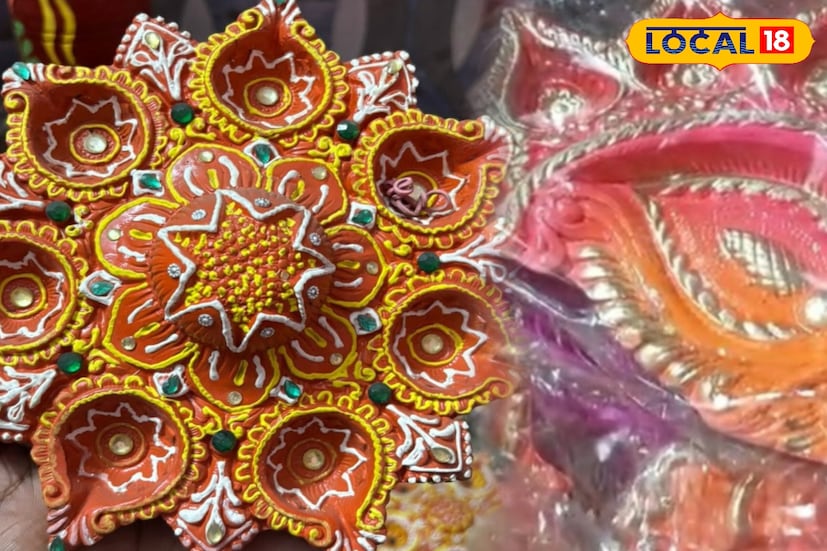 কালীপুজো বা আলোর উৎসব মানে চিনা আলোর দাপাদাপি। দীপাবলির কয়েক মাস আগে থেকে বাজারজুড়ে চিনা আলোর পসরা দেখা যায়। এবারও বাজার-দোকানে এই আলোর পসরা রয়েছে। তবে তুলনামূলকভাবে চাহিদা অনেকটাই কম। এবার চিনা আলোকে পিছনে ফেলে বাজার দখল করছে বাংলার আলো। বাজারজুড়ে চাহিদার সঙ্গে বিক্রি হচ্ছে বিভিন্ন ধরণের মাটির প্রদীপ। 