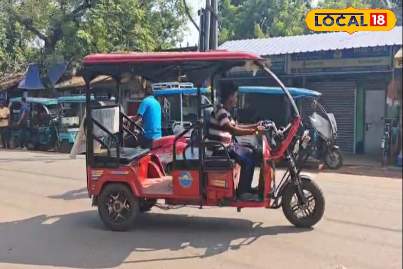 তবে কোনওরকম সরকারি নিয়ন্ত্রণ এতদিন পর্যন্ত না থাকায় মাত্রাতিরিক্ত হারে বেড়েছে এই ই রিক্সার দাপট। সেই কারণে রাস্তায় চলা সাধারণ মানুষের কার্যত অসম্ভব হয়ে উঠেছে! আগে মেট্রোপলিটন সিটিগুলিতে যেই গাড়ি-ঘোড়ার জ্যাম লেগে থাকতো সেই জ্যাম আজকাল হামেশাই দেখা যায় গ্রাম কিংবা শহরের ছোট অলিগলি রাস্তায়।