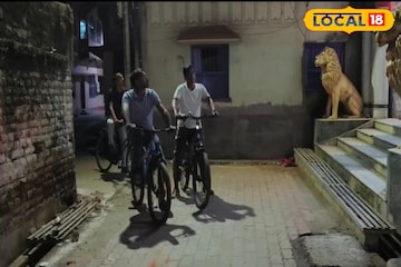 রাতের অন্ধকারে সাইকেল চালিয়ে ছুটে আসছেন কারা! বীরভূমে হঠাৎ হলটা কী ? রাতের অন্ধকারে সাইকেল চালিয়ে ছুটে আসছেন কারা! বীরভূমে হঠাৎ হলটা কী ?