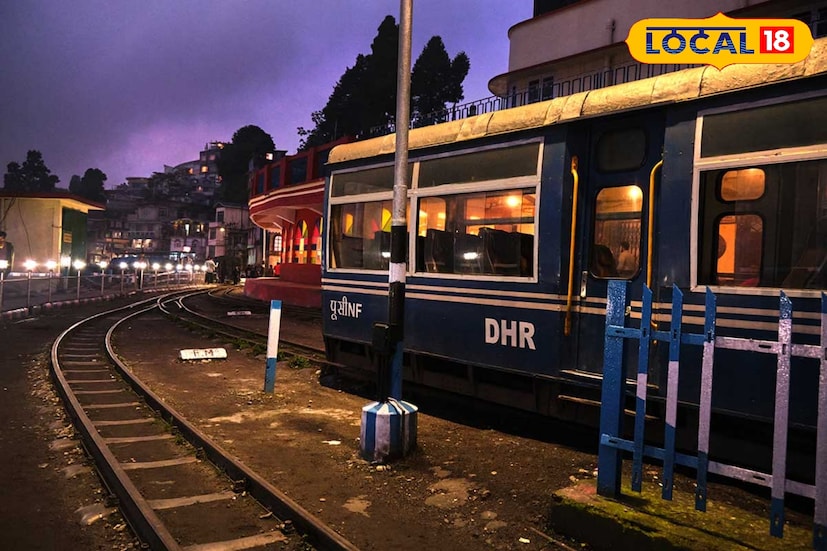 *রংটং ও সুকনা পেরিয়ে ট্রেন গুলমার দিকে এগোবে, পাহাড়ি বাতাসে ভেসে আসবে চা পাতার সুগন্ধ। গন্তব্যে পৌঁছে পর্যটকরা অংশ নেবেন চাঁদের আলোয় চা তোলার অনুষ্ঠান 'Moonlit Tea Plucking'। পূর্ণিমার নরম আলোতে চা পাতার সোনালি ঝিলিক, চা শ্রমিকদের গান—এ যেন অতীত ও বর্তমানের এক জাদুকরি মিলন।