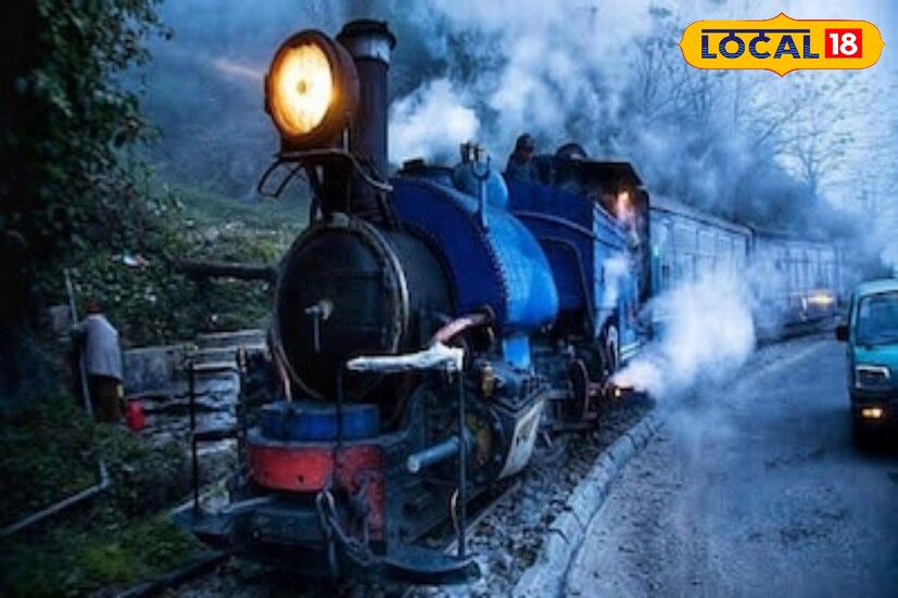 *সময় হারিয়েছে স্মৃতিকে, কিন্তু এবার DHR সেই ইতিহাসকে নতুন আয়োজনে জীবন্ত করছে 'Maharani’s Great Escapade'। বিশেষ সফরটি শুধুই ভ্রমণ নয়, এটি ইতিহাস ও রোমাঞ্চের মিলনক্ষেত্র। ট্রেনটি তিনধারিয়া থেকে ছাড়বে, বিকেলের আলো থেকে সন্ধ্যার ছায়ায় পাহাড়ি বাঁকে ছুটে যাবে। প্রায় একশত বছরের পুরনো স্টিম ইঞ্জিনের হুইসেল বাজবে, কুয়াশার চাদর ভেদ করে ধীরে ধীরে এগোবে ট্রেন। পথে দর্শনার্থীরা দেখতে পাবেন ঊনবিংশ শতকের রেলওয়ে ওয়ার্কশপ, যা আজও জীবন্ত প্রকৌশল বিস্ময় ধরে রেখেছে।