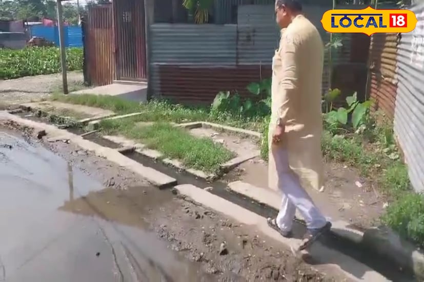 দুর্গাপুজোর সময়ে ও পরবর্তী সময়ে যে বৃষ্টি হয়েছে সেই বৃষ্টির জল নতুন করে সমস্যা বাড়িয়েছে। পরিকল্পিত নিকাশি ব্যবস্থা না থাকায় প্রতিবছর এই দুর্ভোগ পোহাতে হচ্ছে। ওয়ার্ডে জমা জল নিয়ে শুরু হয়েছে তরজা।