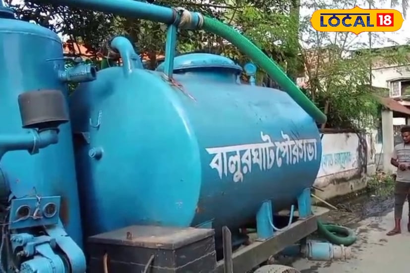 এরপরেই নিকাশি নালার কাজ শুরু হয় দ্রুত। স্থানীয় বাসিন্দারা পুরসভার এই উদ্যোগকে সাধুবাদ জানিয়েছে। কিন্তু দীর্ঘদিন ধরে সমস্যায় কথা জানিয়েও এতদিন কেন উদ্যোগ নেওয়া হয়নি পুরসভা তরফে তা নিয়েও উঠেছে প্রশ্ন। (ছবি ও তথ্য: সুস্মিতা গোস্বামী)