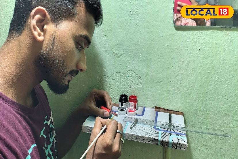 এবারও ঠিক কালিপুজোর আগেই পেন্সিলের উপরে সকলের প্রিয় নৈহাটির বড়মার নাম ও খর্গ মাইক্র আর্ট এর মাধ্যমে ফুটিয়ে তুলল যা দেখতে রীতিমতো বন্ধুবান্ধব তাঁর বাড়িতে আসছে, কেউ কেউ আবার ফোনে ভিডিও কলের মাধ্যমে দেখতে চাইছে।(ছবি ও তথ্য : রিন্টু পাঁজা) 