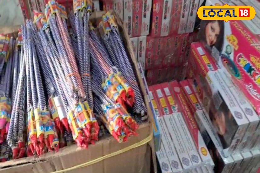 যদি কোনও গাড়ি ঢুকে পড়ে, তাহলে সংশ্লিষ্ট গাড়ির চালককে ডেকে সতর্ক করা হচ্ছে। হাড়াল বাজি কমিটির সদস্য বলেন, নিষিদ্ধ শব্দবাজি বিক্রির বিরুদ্ধে পুলিশ অভিযান চালাচ্ছে। কোর কমিটিও নজর রাখছে এব্যাপারে। এবার নিরাপত্তা ব্যবস্থায় কোনও খামতি রাখেনি পুলিশ।