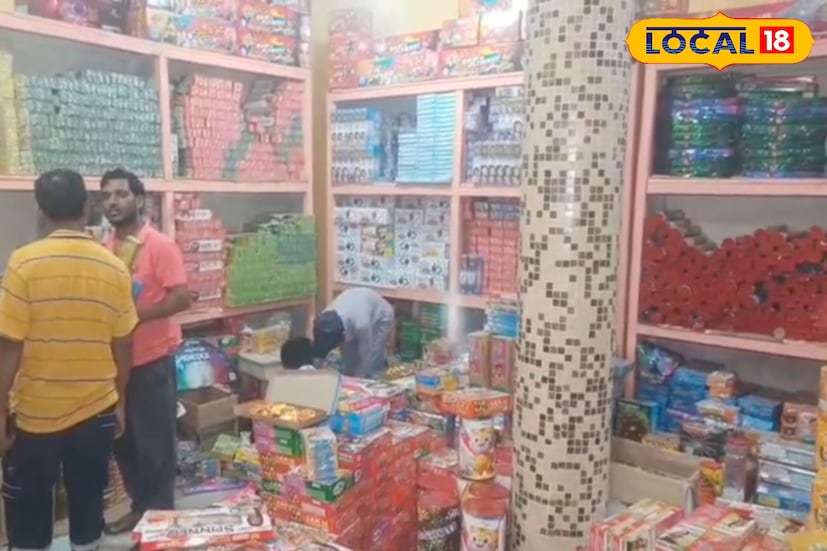 এবারে পুলিশ বাজি বাজারে খাবারের দোকান করার অনুমতি দেয়নি। কারণ, গ্যাস বা স্টোভের আগুন থেকে যে কোনও সময় দুর্ঘটনা ঘটতে পারে ফি বছর বাজারে টোটো, অটো, চারচাকার গাড়ি, বাইক, স্কুটার নিয়ে ঢুকে পড়েন অনেকে। তাতে যানজট তৈরি হয়। এবার তা রুখতে চীনের মোড়েই গাড়ি পার্কিং করতে বলা হচ্ছে।