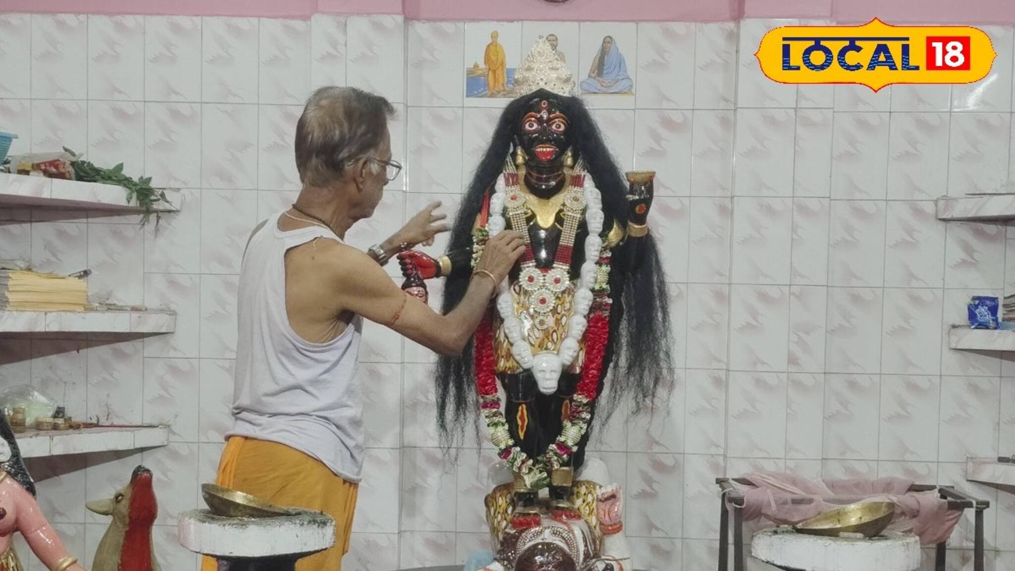 দেবীর ভোগে দেওয়া হয় শোল, বোয়াল! কালীপুজোয় ভক্তের ঢল নামে জলপাইগুড়ির 'এই' মন্দিরে