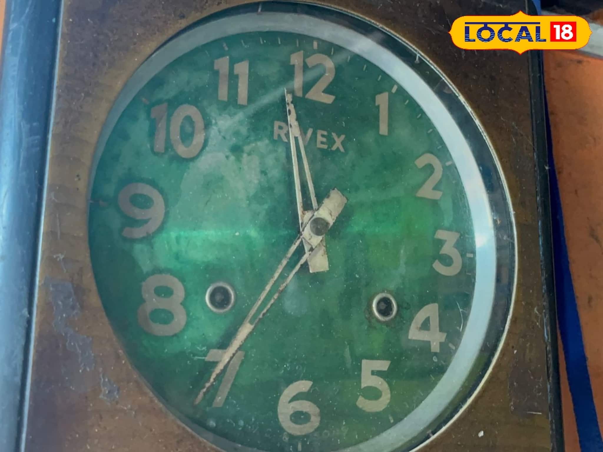 Ancestral Clock: ঘড়ি দেখতে ভিড়, ঘড়ির সঙ্গে সেলফি, বীরভূমের সামাদ আলীর ঘড়ি কেন এই স্পেশ্যাল? জানলে চমকে উঠবেন