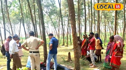 মৃতদেহ উদ্ধারে ঘটনাস্থলে পুলিশ