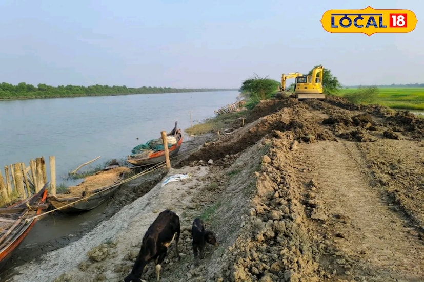 যে কোন মুহূর্তে বাঁধ ভেঙ্গে প্লাবিত হতে পারে বিঘের পর বিঘে চাষের জমি, পুকুর ও ঘরবাড়ি। গ্রামবাসীদের অভিযোগ, প্রতিবছরই ভাঙনের কবলে পড়তে হয় গ্রামের মানুষদের। আর প্রতিবছরই প্রশাসনের তরফে করা হয় আপৎকালীন মেরামত। ছবি ও তথ্য: নবাব মল্লিক 