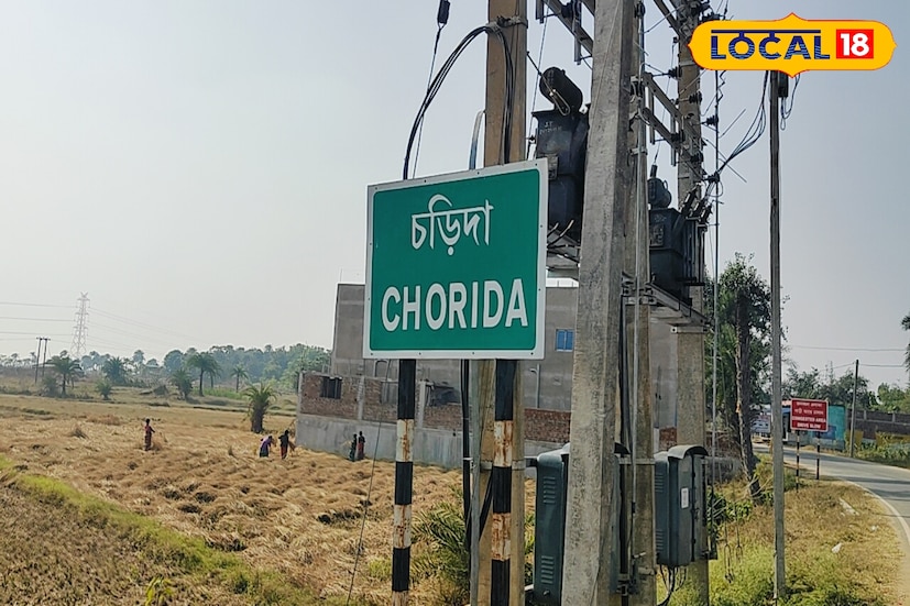 পুরুলিয়ার ছৌ মুখোশের কদর রয়েছে সর্বত্র। পুরুলিয়ার অযোধ্যা পাহাড়তলির বাঘমুন্ডি ব্লকে গড়ে উঠেছে ছৌ মুখোশের আস্ত একটি গ্রাম। ১০৫ টি ছৌ মুখোশের দোকান রয়েছে গ্রাম জুড়ে। সারা বছরই পর্যটকদের আনাগোনা লেগেই থাকে এই মুখোশ গ্রাম চড়িদায়।‌ ছবি ও তথ্য সংগ্রহে - শর্মিষ্ঠা ব্যানার্জি