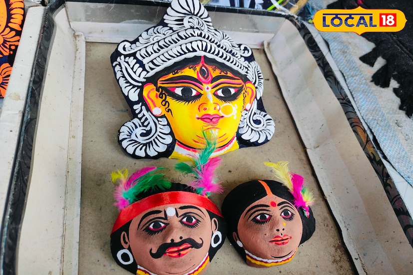 উৎসবের মরশুমে বিপুল বরাতের জেরে অর্থনীতি ভাবে চাঙ্গা হয়েছেন পুরুলিয়ার বাঘমুন্ডির মুখোশ গ্রাম চড়িদার ছৌ-মুখোশ শিল্পীরা। বিগত বছরের তুলনায় এ-বছর বিক্রি বেশি হওয়ায় মুখে হাসি ফুটেছে তাদের। ছবি ও তথ্য সংগ্রহে- শর্মিষ্ঠা ব্যানার্জি