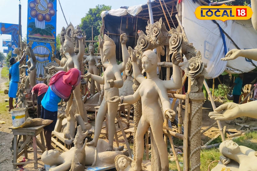 দুর্গাপুরে যেমন একাধিক বিগ বাজেটের দুর্গাপুজো হয় তেমনি কালী পুজোতেও থাকে চোখ ধাঁধানো থিমের মণ্ডপ। আর সেই থিমের সঙ্গে সামঞ্জস্য রেখেই কালী প্রতিমা গড়ছেন মৃৎশিল্পীরা।সকাল থেকে রাত পর্যন্ত কর্মব্যস্ততা শিল্পীদের। ( ছবি ও তথ্য : দীপিকা সরকার) 