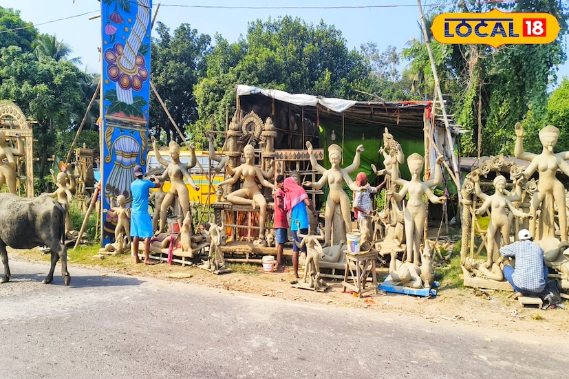 দুর্গাপুরের সুখ্যাত মৃৎশিল্পী অভিজিৎ পাল জানান,আবহাওয়া খারাপ থাকার কারণে এবার খানিকটা দেরি করেই শুরু হয়েছিল কালী প্রতিমা তৈরীর কাজ। তাই অল্প সময়ের মধ্যেই তৈরি করতে হচ্ছে সমস্ত প্রতিমা। রাত দিন এক করে নাওয়া খাওয়া ভুলে কাজ করছি আমরা।কারণ দুদিন পরেই বড় প্রতিমা গুলি ডেলিভারি দিতে হবে।( ছবি ও তথ্য :দীপিকা সরকার) 