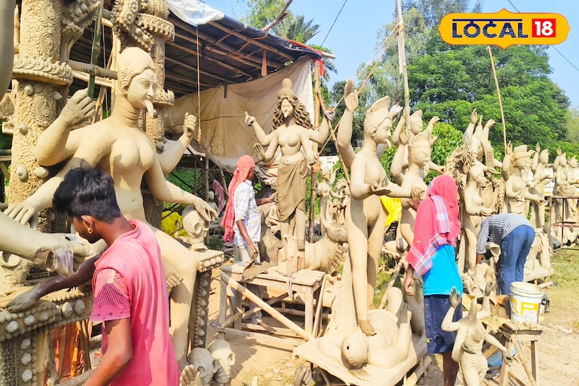 দুর্গাপুর শিল্পাঞ্চলে বিগ বাজেটের পুজোর পাশাপাশি ছোটবড় পুজোর সংখ্যা দিন দিন বেড়েই চলেছে।তাই আগের থেকে মৃৎশিল্পীদের প্রতিমা তৈরীর বরাতও মিলছে অনেক বেশি।দুর্গাপুরে বেশ কয়েকটি কুমোরটুলি মিলিয়ে মোট ১০০ টিরও অধিক প্রতিমা তৈরির কারখানা রয়েছে। সকল মৃৎশিল্পীদের ব্যস্ততা এখন চরমে। ( ছবি ও তথ্য : দীপিকা সরকার) 