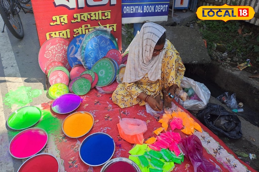 দীপাবলির আর মাত্র ক’দিন বাকি। আলোর উৎসবকে ঘিরে এখন থেকেই রঙে, আলোয়, আনন্দে ভরে উঠেছে জলপাইগুড়ির প্রতিটি বাজার। শহরের মেন রোড থেকে শুরু করে গলিপথের দোকান- সব জায়গাতেই এখন উৎসবের আমেজ। মাটির প্রদীপ, চিনা টুনি লাইট, মোমবাতি, ফুল ও রঙিন সাজসজ্জার সরঞ্জামে ভরে উঠেছে বাজারের প্রতিটি প্রান্ত।