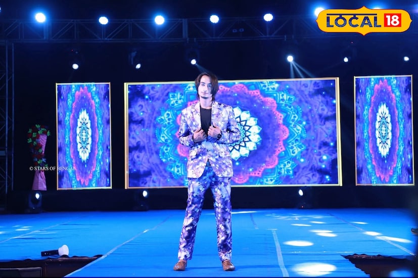 পুরুলিয়ার প্রত্যন্ত গ্রাম থেকে উঠে এসে মুম্বইয়ের মতো প্রতিযোগিতামূলক ফ্যাশন দুনিয়ায় নিজের জায়গা তৈরি করা সত্যিই প্রশংসনীয়। রিক হাজরার যাত্রা প্রমাণ করে, স্বপ্ন যদি বিশ্বাস আর পরিশ্রমের সঙ্গে দেখা যায়, তবে একদিন সেই স্বপ্নই বাস্তব হয়ে ওঠে।