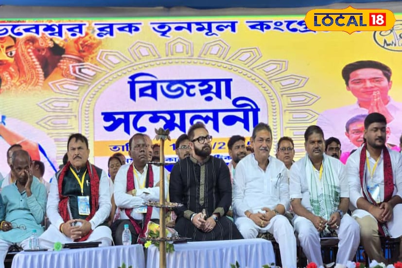 *অভিনেতা সোহম চক্রবর্তীকে দেখে অনুরাগীদের বাঁধ ভাঙা উচ্ছাস ছিল চোখে পড়ার মতো। এছাড়াও অনুষ্ঠানে উপস্থিত ছিলেন পাণ্ডবেশ্বরের বিধায়ক নরেন্দ্রনাথ চক্রবর্তী, জামুড়িয়া কেন্দ্রের বিধায়ক হরেরাম সিং ও ব্লক সভাপতি-সহ বিশিষ্টজনেরা।