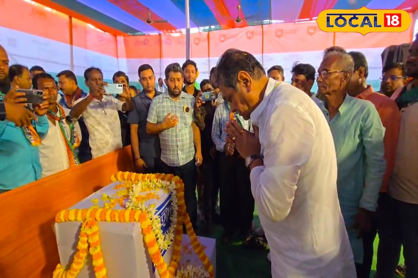 *অনুষ্ঠান মঞ্চে তৃণমূল কংগ্রেসের শহিদ কর্মীদের উদ্দেশ্যে মাল্যদান করে শ্রদ্ধা জ্ঞাপন করা হয়। পাশাপাশি এলাকার প্রাক্তন ও প্রবীণ নেতা কর্মীদের সম্বর্ধিত করা হয় দলের পক্ষ থেকে। এই বিজয়া সম্মিলনীর মাধ্যমেই বিজয় সম্মেলনের ভিত্তিস্থাপন করছে তৃণমূল কংগ্রেস।