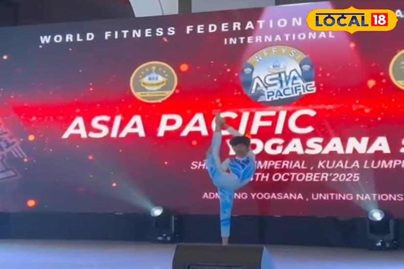 পৌষালীর বাবা একজন বেসরকারি সংস্থায় কর্মরত, মা গৃহবধূ। ভাড়া বাড়িতে থেকে কোনও রকমে তাঁদের সংসার চলে। তবুও সেই মেয়ের অদম্য জেদ এনে দিয়েছে এই সাফল্য।