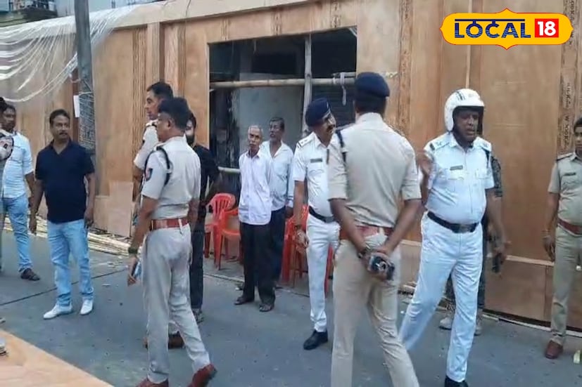 দুর্গাপুজোর সময় এই উদ্যোগ কার্যকর করে ইতিমধ্যেই প্রশংসা কুড়িয়েছিল শিলিগুড়ি পুলিশ। তাই সেই অভিজ্ঞতার ভিত্তিতেই এবার কালীপুজোতেও এই ব্যবস্থা চালু করা হচ্ছে। পুলিশ কমিশনার সি সুধাকর বলেন, “শহরে একাধিক বড় পুজো হয়, ভিড়ও বিপুল। তাই শুধুমাত্র পুলিশের পক্ষে সব জায়গায় একসঙ্গে উপস্থিত থাকা সম্ভব নয়। পুজো বন্ধু ব্যবস্থা সেই ঘাটতি পূরণ করবে। তাঁরা হবে পুলিশের চোখ ও কান।” ছবি ও তথ্য : ঋত্বিক ভট্টাচার্য