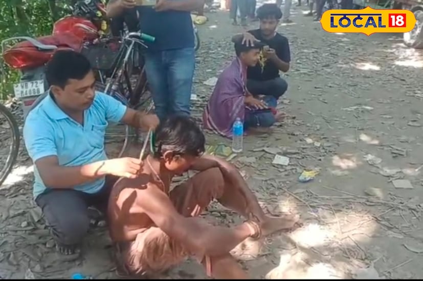 এই পরিস্থিতিতে সাহায্যের হাত বাড়িয়ে দিলেন আমগুড়ি ক্ষৌরকার সমিতির সদস্যরা। সমিতির সভাপতি দীপক শর্মা বলেন, “আমরা আর্থিকভাবে খুব শক্তিশালী নই। কিন্তু বন্যা বিধ্বস্ত মানুষদের পাশে দাঁড়ানোর প্রবল ইচ্ছা ছিল। তাই সবাই মিলে মিটিং করে সিদ্ধান্ত নিই আমাদের যা আছে, তাই দিয়েই সহযোগিতা করব।”