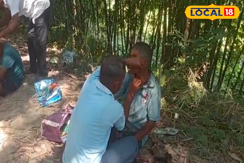 ভয়াবহ বন্যায় ক্ষতবিক্ষত হয়ে গিয়েছিল জলপাইগুড়ি জেলার বিস্তীর্ণ এলাকা। বিশেষত ময়নাগুড়ি ব্লকের আমগুড়ি গ্রাম পঞ্চায়েতের বেতগাড়া, তারাবাড়ি, খাটোরবাড়ি ও খরিবাড়ির গ্রামগুলি তছনছ অবস্থা। ঘরবাড়ি হারানো মানুষেরা বন্যার পর পরিষ্কার-পরিচ্ছন্নতার মতো সাধারণ চাহিদাগুলিও মেটাতে পারছিলেন না।