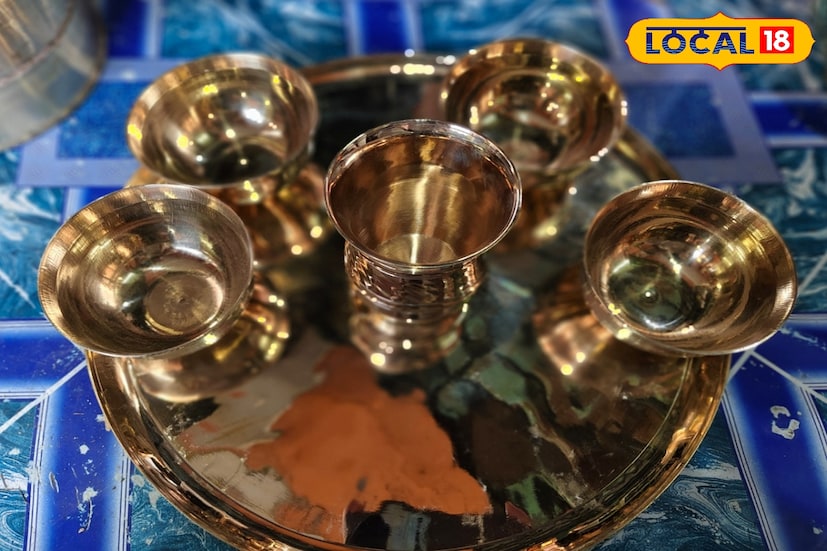মুর্শিদাবাদ জেলার বিখ্যাত হল কাঁসা ও পিতলের বাসন। খাগড়ার কাঁসাই আর সেই কাঁসা এবার চাহিদা তুঙ্গে এবছর। কারণ সোনার দাম বর্তমানে ১লক্ষ ১০হাজার টাকার বেশি। 