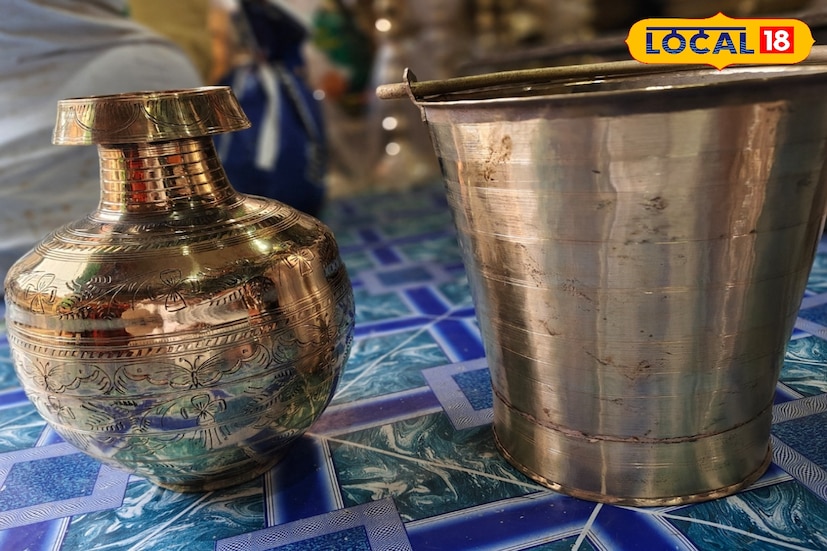 এবছর চাহিদা তুঙ্গে পিতলের বিভিন্ন দেব দেবতার মুর্তি। লক্ষ্মী গনেশ, গোপালের চাহিদা তুঙ্গে। ২০০০ টাকা কেজি দরে বিক্রি হচ্ছে এই কাঁসার জিনিস।
