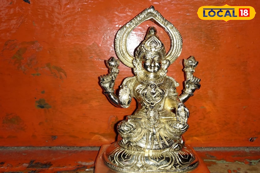 মুর্শিদাবাদের কান্দি শহরের খাগড়া বাসনালয়ে তরফে জানানো হয়েছে, এবছর ধনতেরাসে বিভিন্ন মুর্তির দামে বেশ কিছু ছাড় দেওয়া হয়েছে ।যা আরও আকর্ষণীয় করে তুলেছে। 