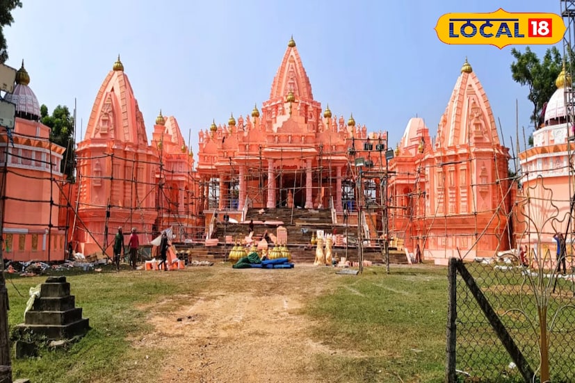 পুজো কমিটির সদস্য সুমন্ত মণ্ডল জানান, প্রথম থেকেই তাঁরা থিম পুজো করে আসছেন। গত কয়েক বছরে ভিক্টোরিয়া, বাহুবলী ও ইন্দোনেশিয়ার বিষ্ণু মন্দিরের আদলে মণ্ডপ গড়ে নজীর গড়েছেন। বহু সংস্থা থেকে সেরার শিরোপা পেয়েছে ওই পুজো কমিটি।( ছবি ও তথ্য : দীপিকা সরকার) 