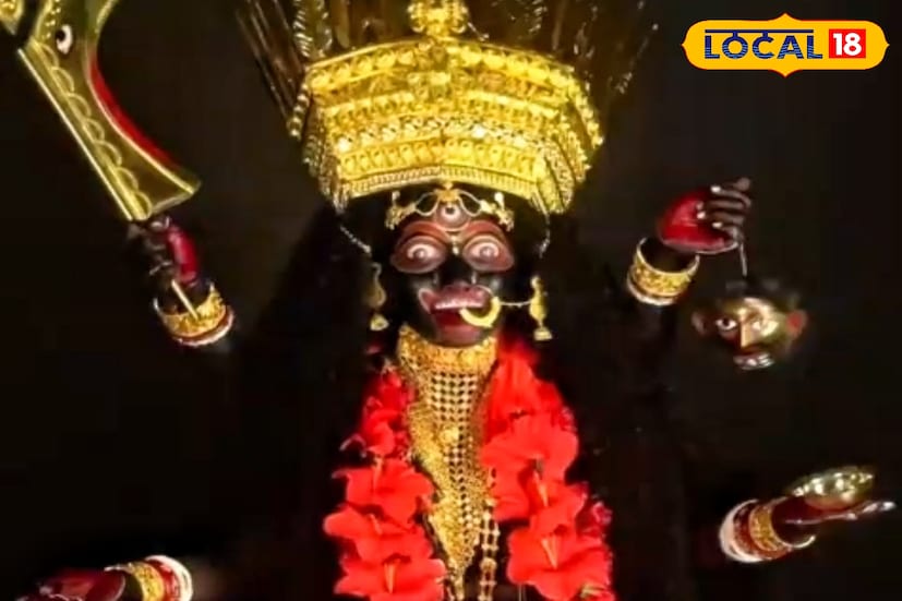 এর আগে তিনি নারী শরীরে বড়মায়ের অবয়ব ফুটিয়ে তুলেছিলেন। এই বছর শান্তিপুরের জাগ্রত বামা কালীর অবয়ব ফুটিয়ে তুললেন শিল্পী। এই বামা কালীর অবয়ব ফুটিয়ে তুলতে তাঁর বেশ কয়েক ঘণ্টা সময় লেগেছে। 