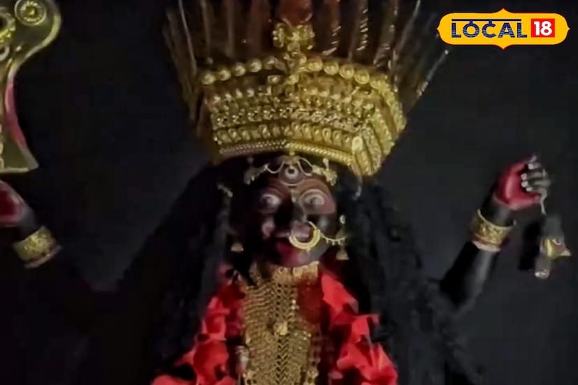 তিনি নিজেও একজন ফটোগ্রাফার এবং ভিডিও এডিটর। শিল্পী মুক্তি রায় জানান, বামা কালীকে ফুটিয়ে তোলার পর অনেকেই অসংখ্য ভালবাসা দিয়েছেন। এখন অনেকে কৃষ্ণনগরের বুড়িমার অবয়ব ফুটিয়ে তুলতে বলছেন। ভবিষ্যতে সেই চেষ্টাই করব।