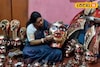 কাঁসারিপাড়ার পালিশঘরে ব্যস্ততা তুঙ্গে! বাবাকে সাহায্য করতে শ্বশুরবাড়ি থেকে চলে আসেন মেয়ে