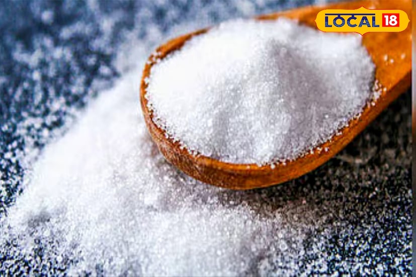 ধনতেরাসে নুন কেনার বিশেষ প্রথা মেনেই আজ বহু মানুষ এক মুঠো বা এক প্যাকেট নুন কিনছেন শুভ লক্ষ্মী ও সমৃদ্ধির আশায়। আর তাই দোকানদারদের মুখে এখন রীতিমতো হাসি - একদিনেই নুনের বিক্রি বেড়েছে কয়েকগুণ