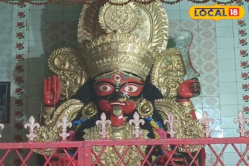 জিয়াগঞ্জে জমজমাট আমাইপাড়া কালী মন্দিরের পুজো, ঢল নেমেছে ভক্তদের জিয়াগঞ্জে জমজমাট আমাইপাড়া কালী মন্দিরের পুজো, ঢল নেমেছে ভক্তদের