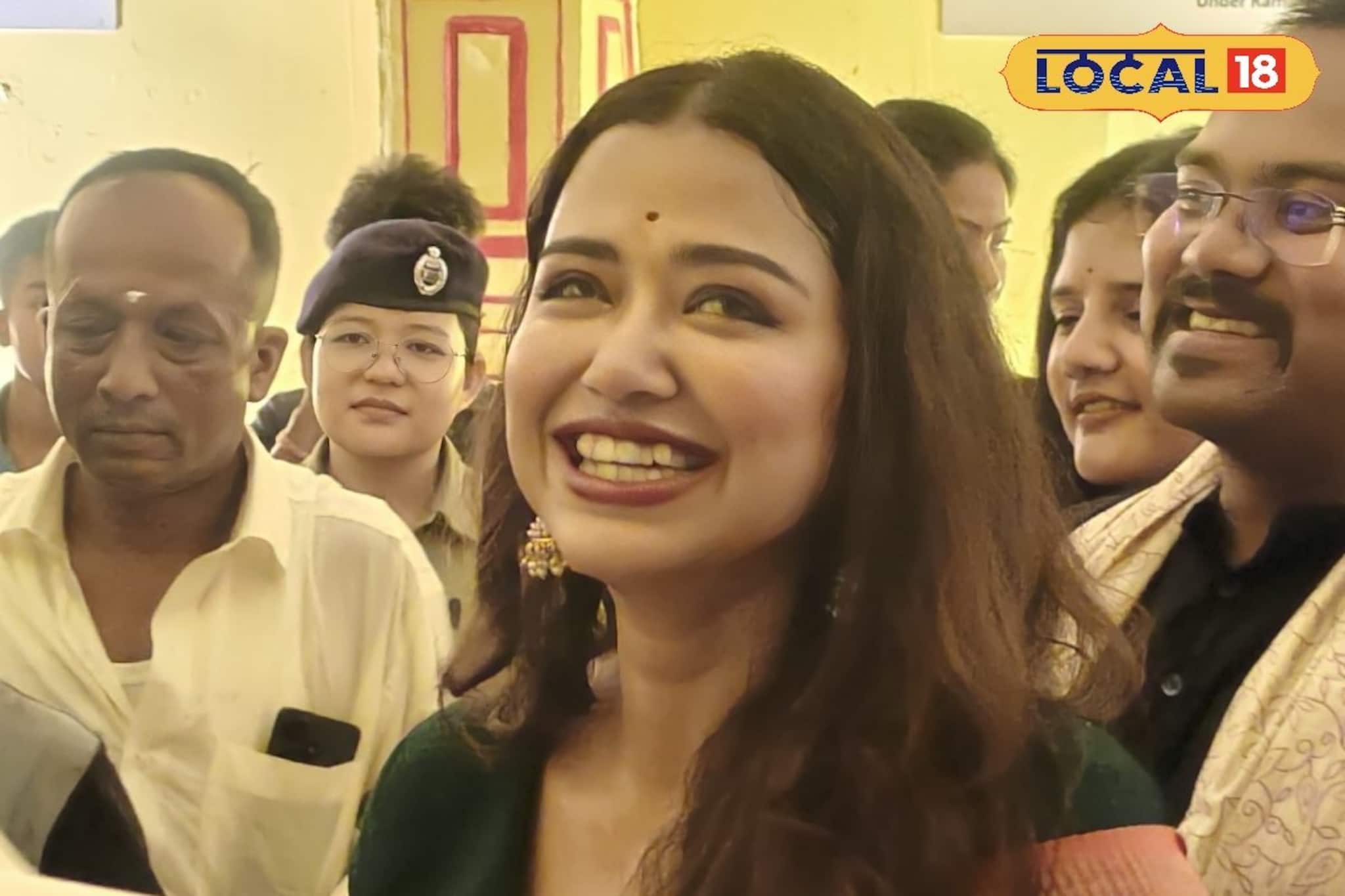 Sohini Sarkar: মায়ের স্কুলে গিয়ে আবেগপ্রবণ সোহিনী, জলপাইগুড়িতে শৈশবের স্মৃতি ক্যামেরাবন্দি করলেন অভিনেত্রী