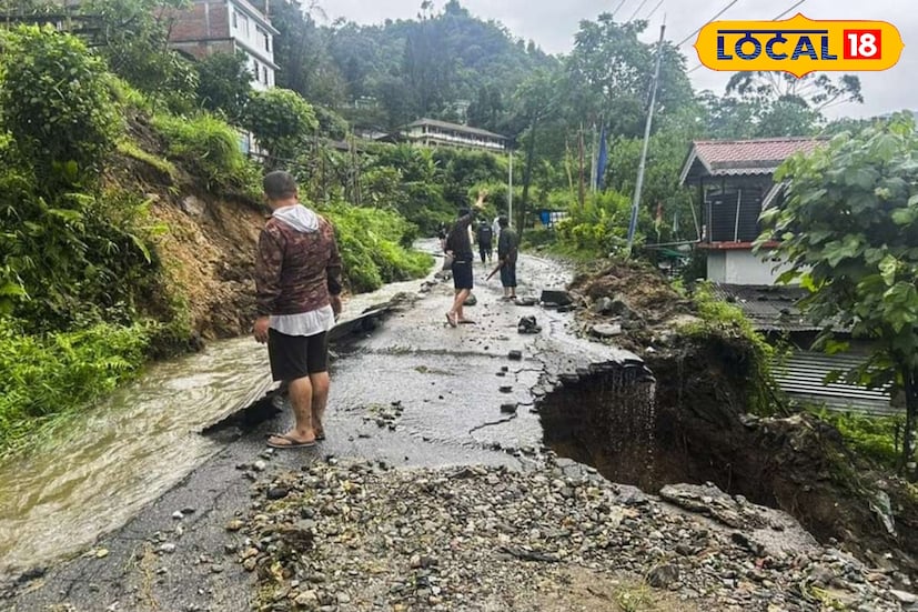অন্যদিকে, মঙ্গন জেলার জেলা শাসক অনন্ত জৈনও এক সতর্কতামূলক বিজ্ঞপ্তি জারি করেছেন। তাতে জানানো হয়েছে, গ্যাংটক–চুংথাং রোডের ৮৫.৮ কিলোমিটার এলাকায় বড় ধসের পরিসর এখনো অস্থিতিশীল। হঠাৎ বৃষ্টি বা ভেজা আবহাওয়ায় ওই অঞ্চলে আবারও ধস নামার আশঙ্কা রয়েছে। তাই প্রশাসন যাত্রী, পর্যটক ও পরিবহনকর্মীদের ওই রাস্তা দিয়ে চলাচলের সময় সর্বোচ্চ সতর্কতা অবলম্বনের পরামর্শ দিয়েছে। ছবি ও তথ্য : ঋত্বিক ভট্টাচার্য