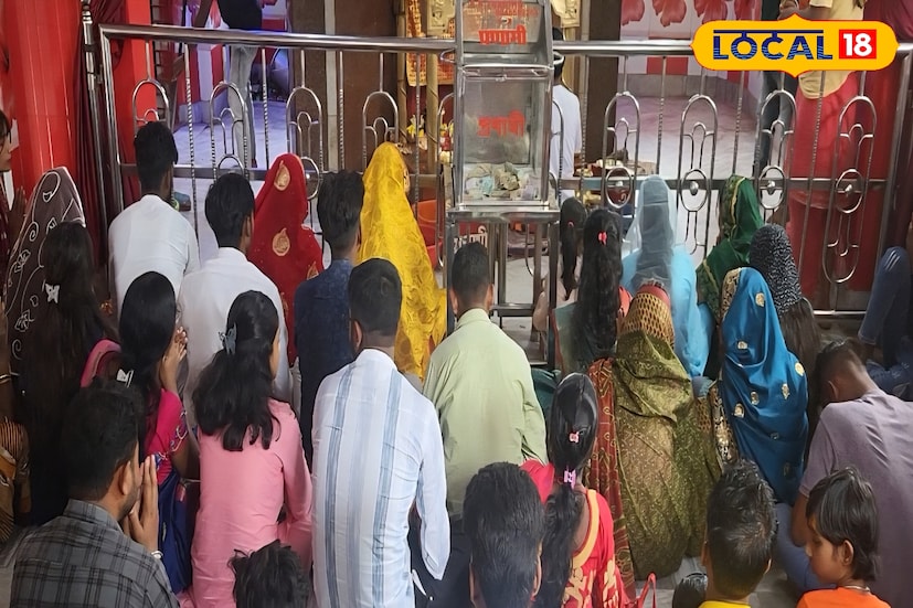 সেই রকমই জাগ্রত মন্দির হচ্ছে আসানসোলের ঘাঘরবুড়ি মন্দির। যে মন্দিরটি অনেক প্রাচীন ও জাগ্রত। দেবদেবীদের অন্যতম চণ্ডীদেবী ঘাঁঘর বুড়ি। মহকুমা শহরটির উত্তরে শীর্ণকায় নুনিয়া নদীর তীরে রাঢ় বাংলার এই জাগ্রত দেবী ঘাঁঘর বুড়ির মন্দির। (ছবি ও তথ্য রিন্টু পাঁজা)