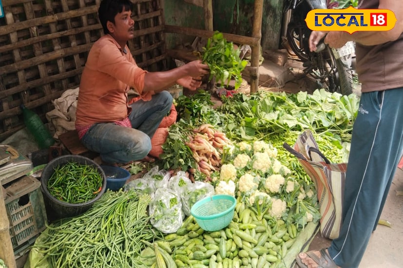 চোদ্দ শাক নিয়ে নানারকম বিশ্বাস। ১৪ রকমের শাক খেয়ে দিনটি পবিত্র ভাবে পালন করে সন্ধেয় পূর্বপুরুষদের উদ্দেশে প্রদীপ জ্বলে ওঠে ঘরে ঘরে। মনে করা হয়, এতে যমরাজ প্রসন্ন হয়ে মৃত ব্যাক্তির আত্মাকে মুক্ত করেন।(ছবি ও তথ্য - তন্ময় নন্দী)