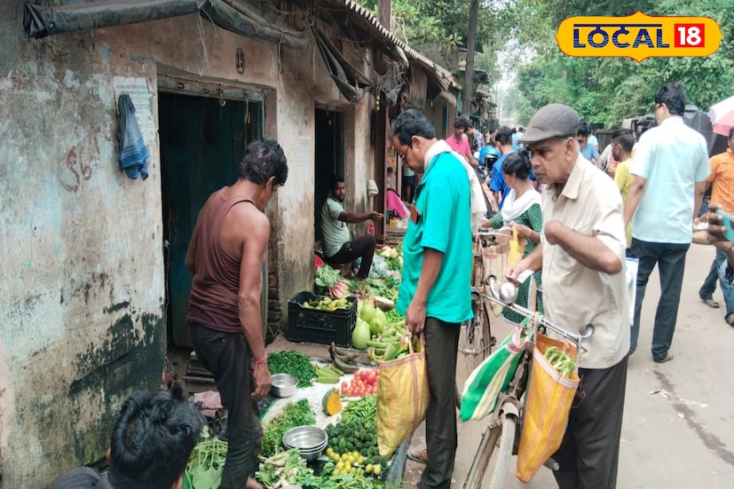লোকমুখ প্রচলিত,শ্রী কৃষ্ণ কার্তিক মাসের কৃষ্ণপক্ষের চতুর্দশীতে নরকাসুরকে বধ করেন । তাই এই দিনটিকে পালন করা হয় সবকিছু ১৪ রকম জিনিস দিয়ে। তাই একে'নরক চতুর্দশী'ও বলে। (ছবি ও তথ্য - তন্ময় নন্দী)