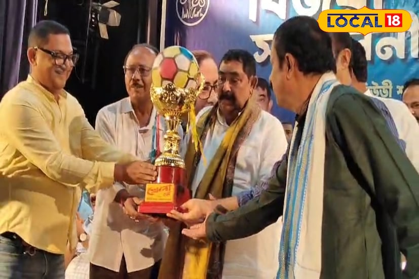 অনুব্রত মণ্ডলের মুখে শোনা যায় তাঁর স্বভাবসিদ্ধ রসিকতা। তিনি বলেন, 