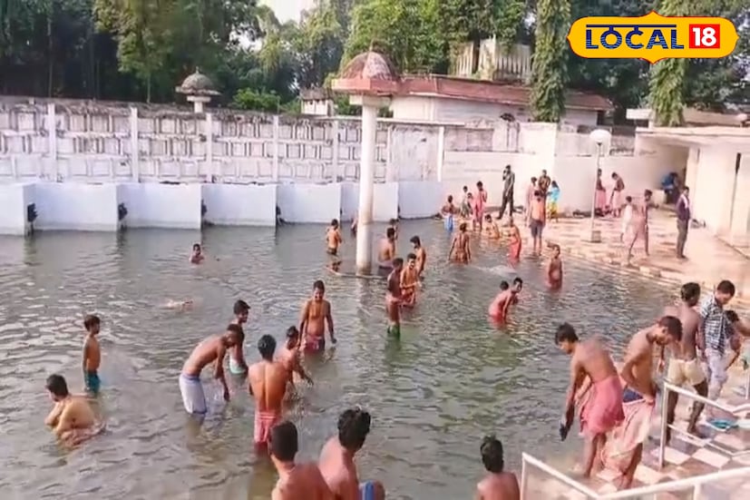 রবিবার ভোর থেকেই শুরু হয়েছে ভূত চতুর্দশীর পুণ্যস্নান। জেলার বিভিন্ন প্রান্ত ছাড়াও মুর্শিদাবাদ ও পার্শ্ববর্তী জেলা থেকে হাজার হাজার ভক্ত ভিড় জমিয়েছেন বক্রেশ্বরের 'পাপহরণী গঙ্গা' ঘাটে। বিশ্বাস, এই স্নান পাপমোচন করে এবং পুজোর আগে আত্মশুদ্ধির প্রতীক। ছবি ও তথ্য: সুদীপ্ত গড়াই 